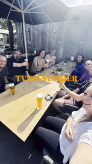 ✨ Afgelopen vrijdag vierden we met het hele team van TVDM ons jaarlijkse personeelsfeest bij Het Mölke
– prachtig gelegen aan de Regge🌊🌾
We hebben samen genoten van suppen en kanoën🚣‍♂️, een fanatiek potje bowlen🎳 en een gezellige afsluitende diner🍴. 
Dit soort momenten laten zien hoe waardevol plezier, verbinding en teamwork zijn – óók buiten de werkvloer🧡.
#TeamTVDM #thevirtualdutchmen #twente #deregge #samensterk #funatwork #molke